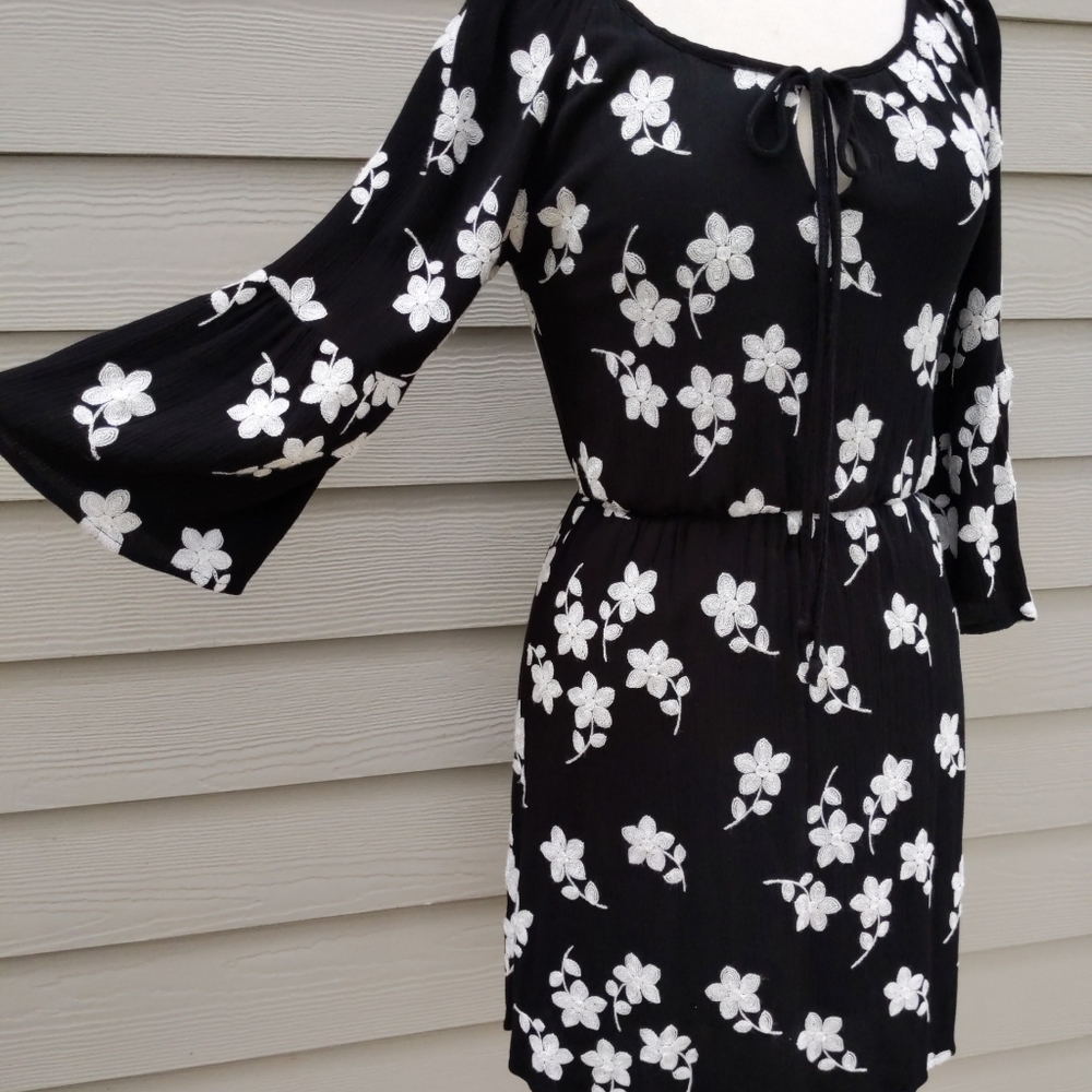 Le Lis Black White Embroidered Floral Rayon Dress